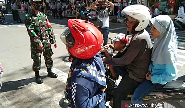 hari-pertama-new-normal-di-garut-banyak-warga-lupa-gunakan-masker