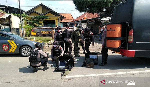 geger-tas-diduga-berisi-bom-di-karawang-ini-kata-polisi