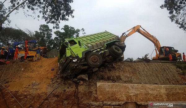 update-kecelakaan-di-cipularang-libatkan-20-kendaraan