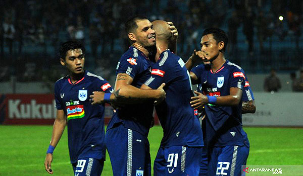 psis-dan-persita-pangkas-gaji-pemain-akibat-covid-19