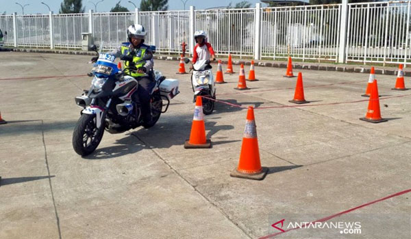 polda-jabar-kembali-buka-layanan-pembuatan-dan-perpanjangan-sim