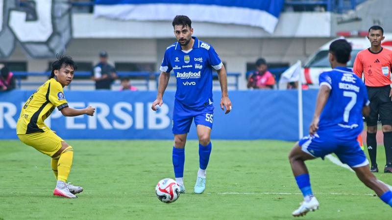 frans-putros-absen-2-laga-persib-bojan-hodak-tenang
