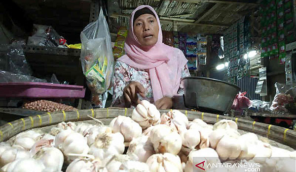 harga-bawang-impor-di-pasar-induk-garut-turun