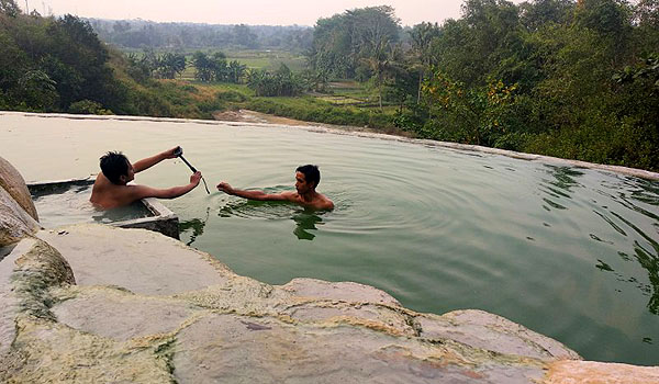 rekomendasi-libur-akhir-pekan-berendam-air-panas-di-bukit-kapur-bogor