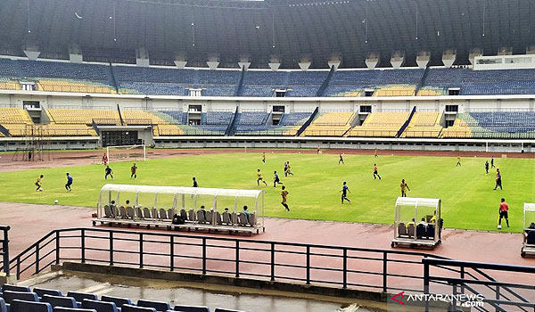 persib-gelontorkan-7-gol-ke-gawang-persib-u-20-di-stadion-gbla