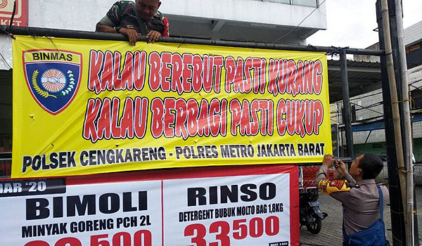 cara-polisi-di-jakarta-cegah-masyarakat-panic-buying