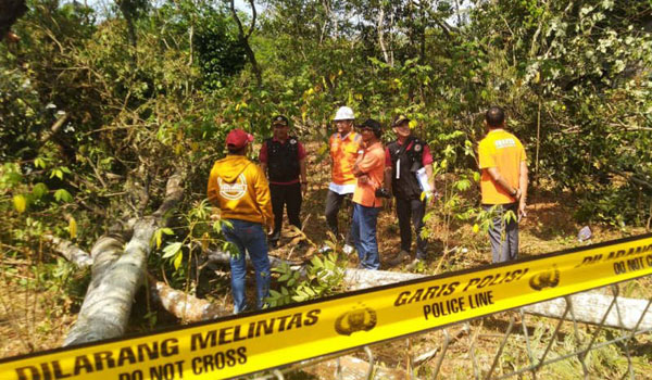 tim-labfor-polri-cek-lokasi-ledakan-sutet-yang-mengakibatkan-blackouts