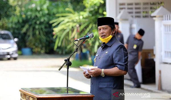 bupati-bandung-wajibkan-warga-gunakan-masker