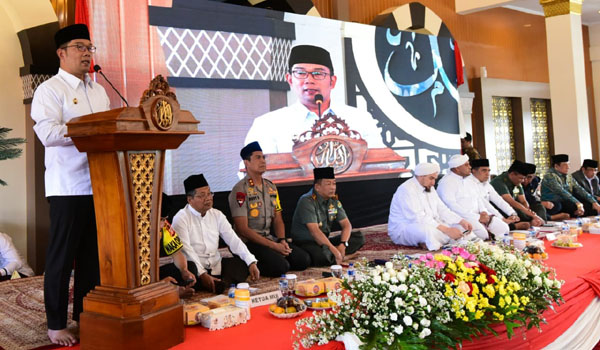 terkait-tumpahan-minyak-emil-minta-pertamina-tanggung-jawab-penuh