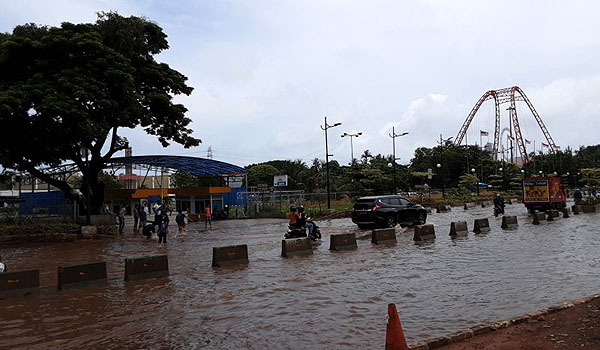 jakarta-disergap-banjir-lagi-pintu-masuk-wisata-ancol-tergenang