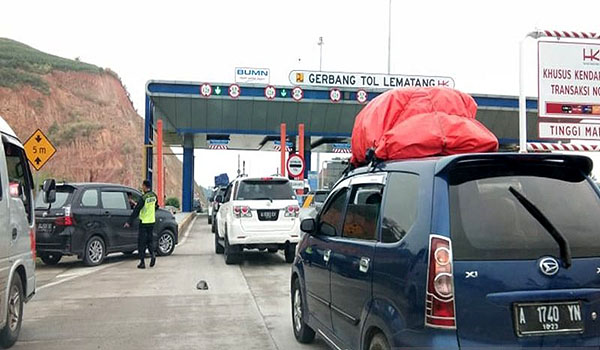 arus-balik-pemudik-ke-pulau-jawa-padati-tol-trans-sumatera