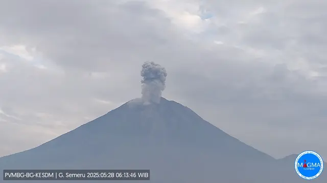 gunung-semeru-erupsi-letusan-setinggi-1200-meter-pada-rabu-pagi