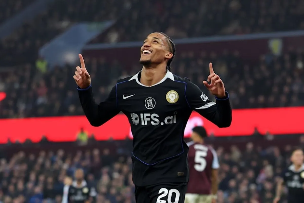 joao-pedro-hattrick-chelsea-hajar-aston-villa-4-1