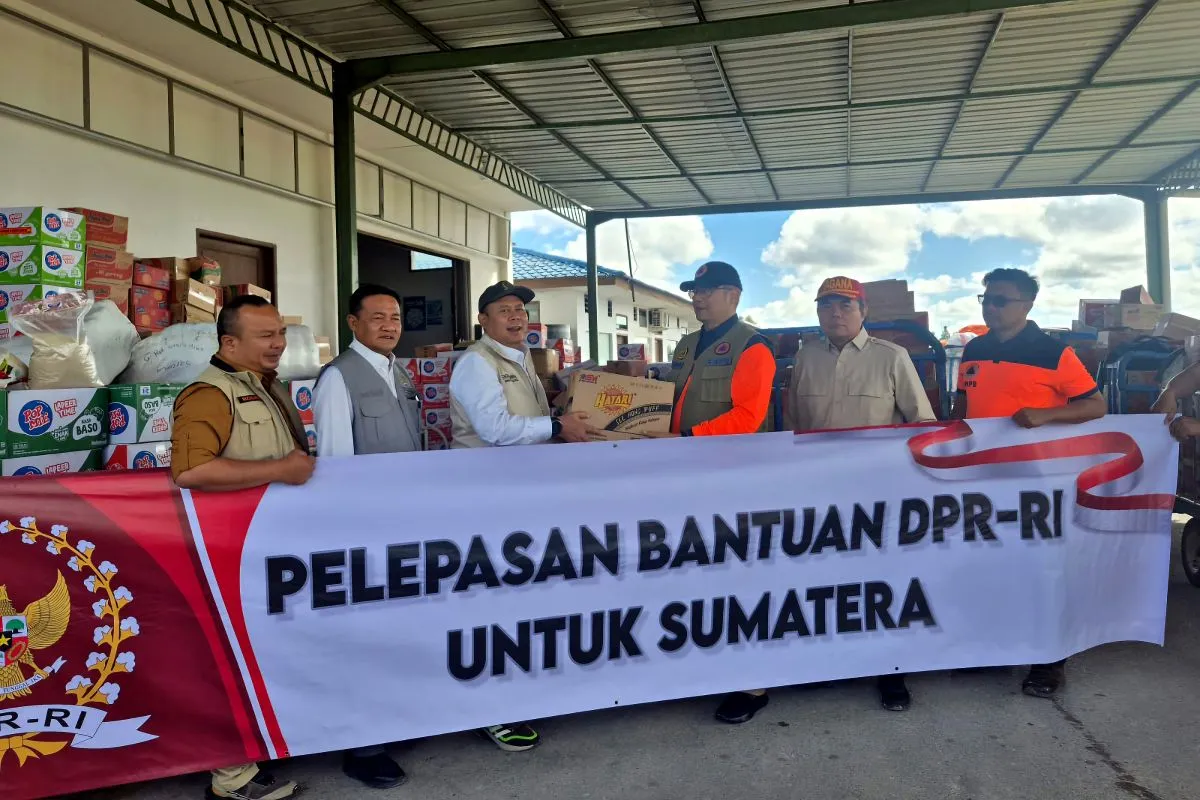 bnpb-salurkan-bantuan-15-ton-dari-dpr-untuk-korban-banjir-sumut