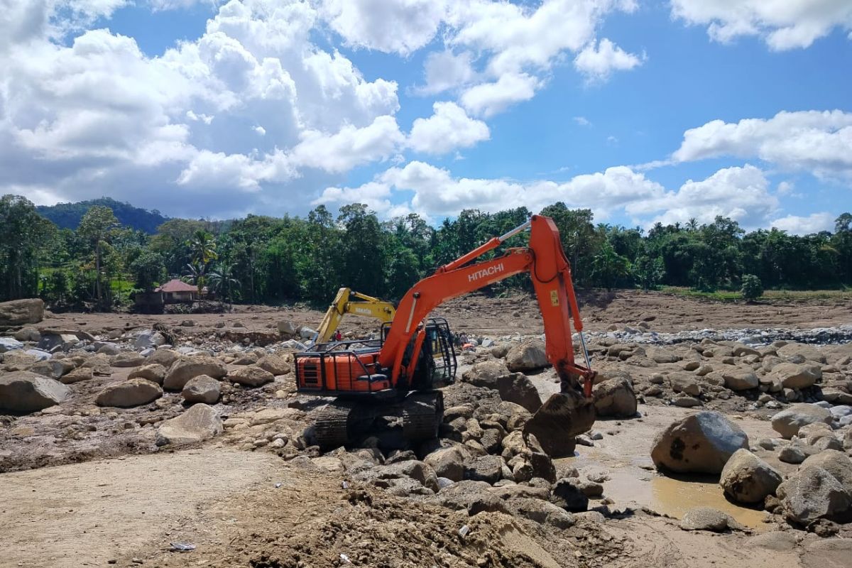 akses-ke-jorong-pinang-balirik-masih-terputus-akibat-longsor