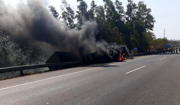 kecelakaan-di-km-92-cipularang-siang-tadi-libatkan-lima-kendaraan