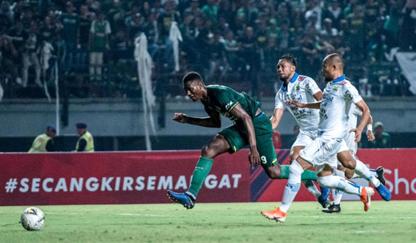 bentrok-persib-dengan-persebaya-diprediksi-berlangsung-sengit