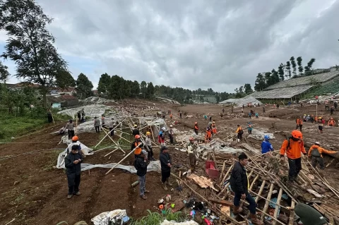 29-jenazah-korban-longsor-cisarua-dievakuasi-61-orang-masih-dicari