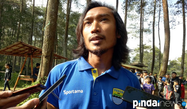 hariono-dikatakan-robert-minta-mundur-dari-persib