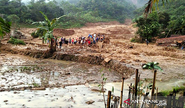 banjir-dan-longsor-terjang-puluhan-rumah-di-kabupaten-bogor