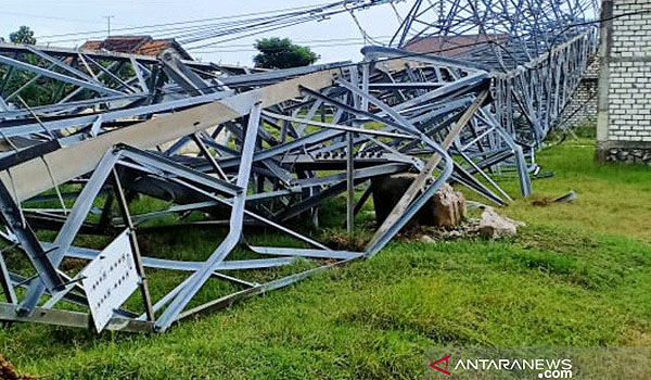 tower-sutet-roboh-pln-pastikan-pasokan-listrik-untuk-sumedang-aman