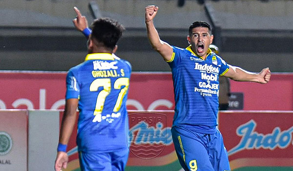 gol-ghozali-bawa-persib-unggul-sementara-atas-semen-padang