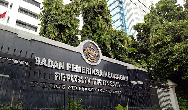 dpr-desak-bpk-audit-semua-bumn-jasa-keuangan