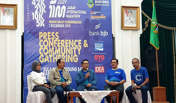 lari-sambil-nikmati-alam-pangandaran-di-jabar-international-marathon