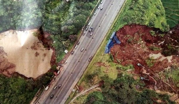 longsor-skala-kecil-kembali-terjadi-di-tol-cipularang