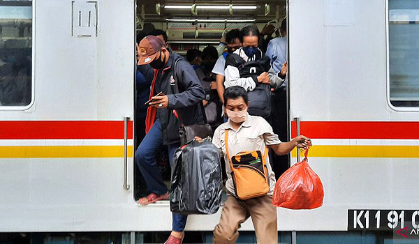 anies-minta-luhut-setop-sementara-krl-jabodetabek