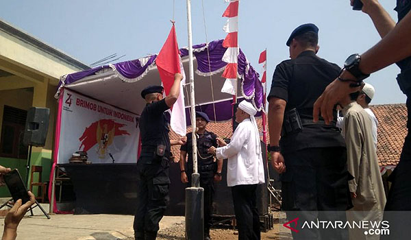 tepis-anggapan-radikal-ketua-garis-jadi-pengibar-bendera-merah