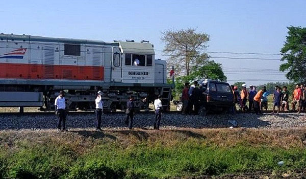 panther-tertabrak-ka-dhoho-di-kediri-3-orang-tewas