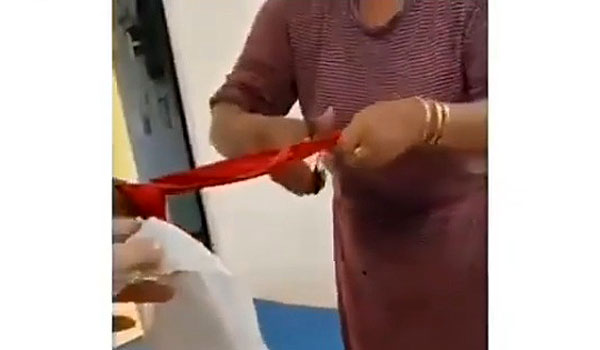 viral-video-emak-emak-di-sumedang-gunting-bendera-merah-putih