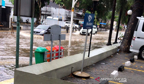 tiga-wilayah-di-jakarta-masih-tergenang-pascahujan-lebat