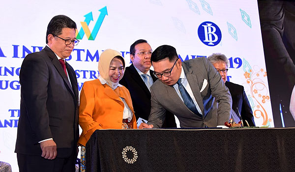 wijs-2019-sebanyak-26-proyek-investasi-di-jabar-ditandangani
