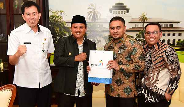 jabar-jadi-rujukan-percepatan-penanggulangan-kemiskinan