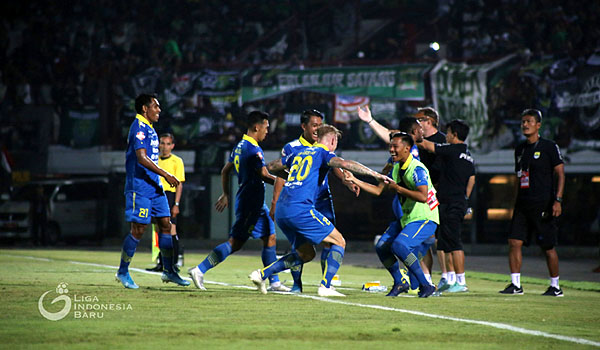 robert-pertahankan-komposisi-starting-xi-persib