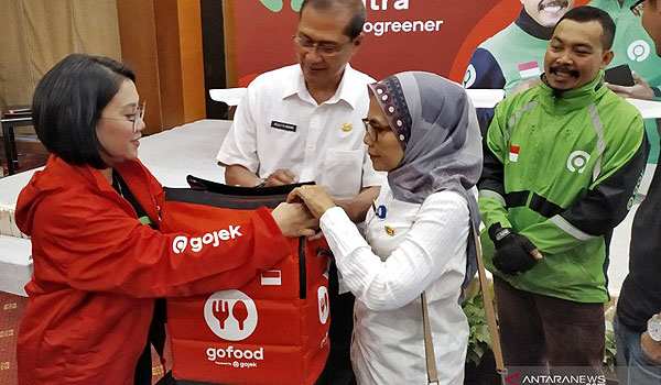 dukung-pengurangan-sampah-plastik-gojek-gunakan-tas-khusus-makanan