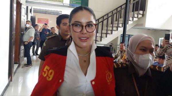 nikita-mirzani-mengaku-rugi-puluhan-miliar-akibat-kasus-dengan-gladys