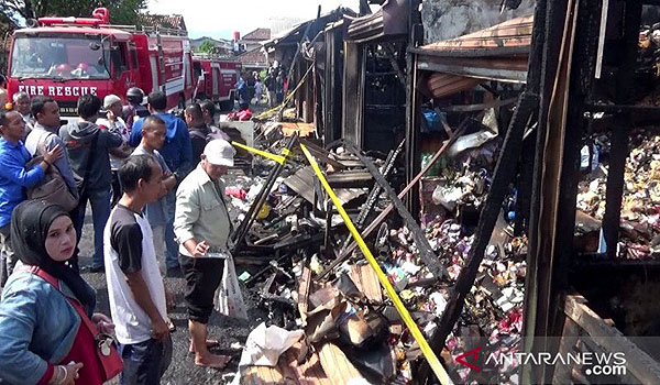 pasar-penampungan-pedagang-pasar-pelita-sukabumi-kembali-terbakar