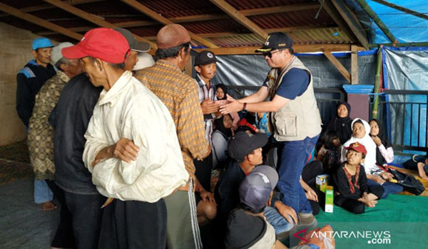 warga-terdampak-longsor-di-garut-masih-bertahan-di-pengungsian