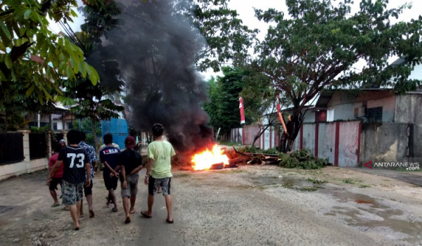 sejumlah-ruas-jalan-di-kota-sorong-masih-ditutup