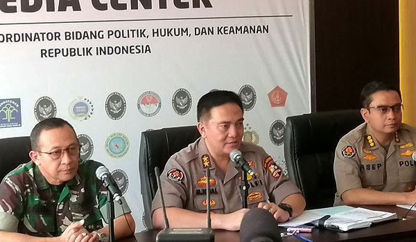 mabes-polri-jelaskan-soal-peluru-tajam-dalam-mobil-yang-dirusak-massa