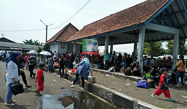 penumpang-di-terminal-pasirhayam-cianjur-meningkat-100-persen