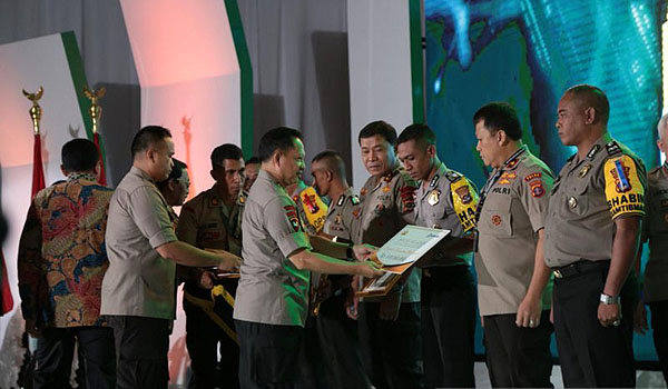 bripka-bastian-didapuk-jadi-polisi-teladan-2019-begini-kisahnya