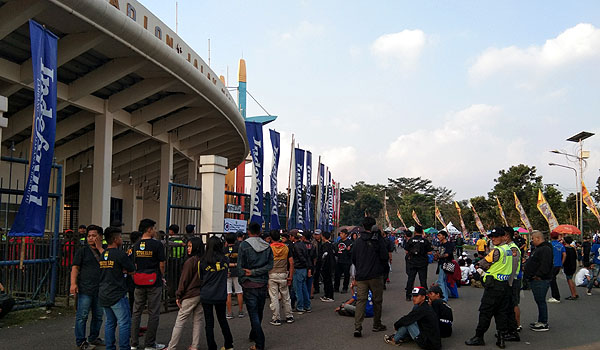 1934-personel-keamanan-kawal-laga-persib-vs-arema