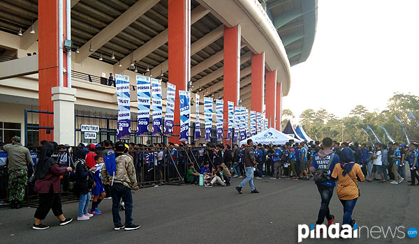 1-jam-menuju-kick-off-persib-vs-kalteng-putra-sjh-sepi