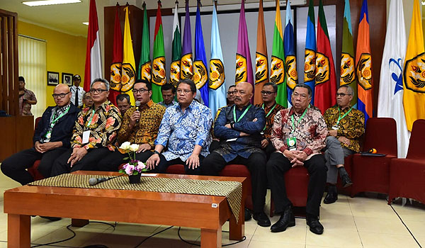 pesan-ridwan-kamil-kepada-rektor-unpad-terpilih