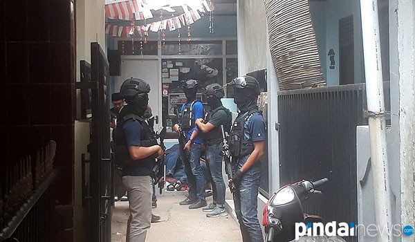 operasi-densus-88-di-bandung-berlanjut-dua-rumah-digeledah