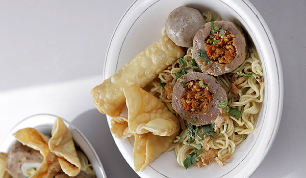 bml-tempat-makan-bakso-yang-lagi-hits-di-bandung-yuk-mampir